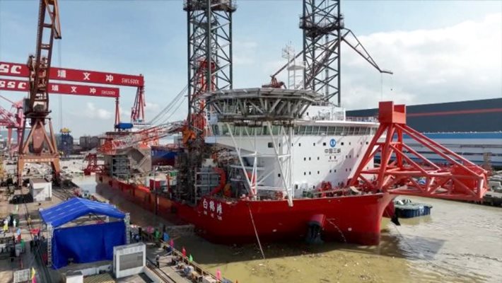 Китай пусна на вода първия си 2000-тонен кораб за инсталация на офшорни вятърни паркове