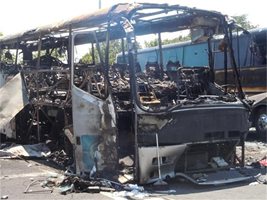 Виж снимки и видео от изгорелите автобуси