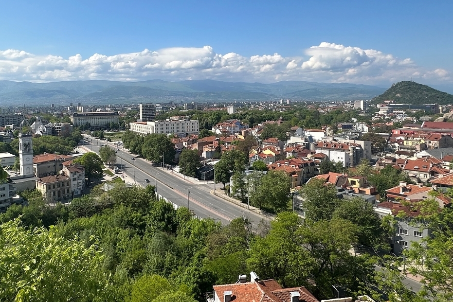 Облаци и слънце се редуват в Пловдив днес, термометрите стигат 18°