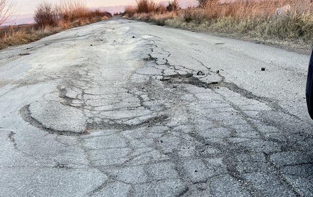 Тази пътна отсечка държи класацията за най–разбита в Пловдивско (Снимки)