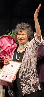 Стоянка Мутафова получава приз от името на фондация “Лейди Даяна” - първата българка с това отличие