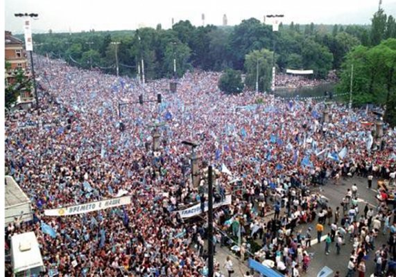 На 7 юни 1990 г. на Орлов мост бяхме 1 млн. и пеехме сините песни.