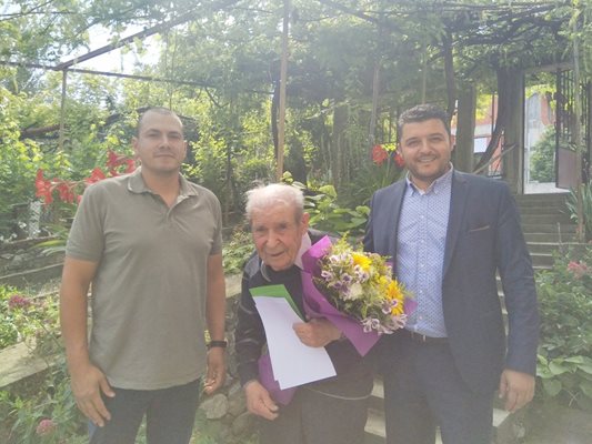 Общинският кмет Павел Михайлов поздрави ветераните. 