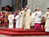 Папата отбеляза Нова година с молитва за предшественика си