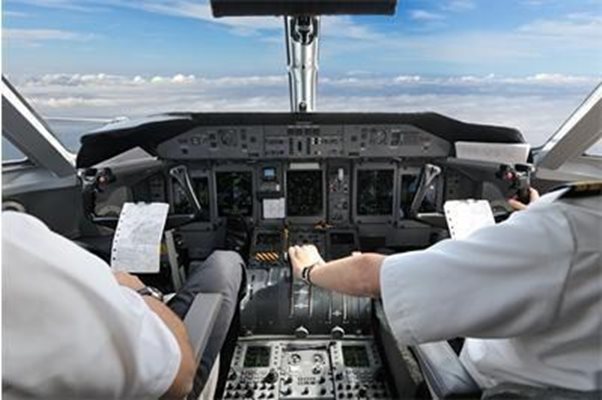 Порно видео Asapata с пилотом секс самолета