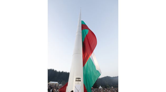 Издигнаха българския трибагреник на пилона "Рожен" Снимка: Прессекретариатът на президента