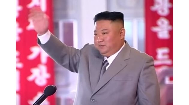 Ким Чен Ун е получил поздравление от Владимир Путин във връзка със 78 години от освобождаването на Корея от колониалното управление на Япония.
КАДЪР: Youtube/AFP