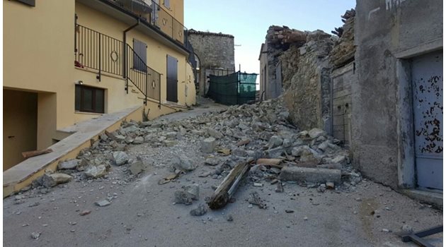 В Кастелучо ди Норча, където има българи, са изпопадали камъни и мазилки по улиците.