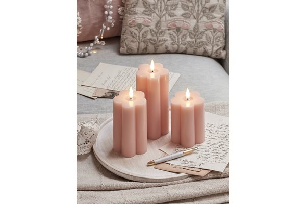 Set of 3 Pink Flower TruGlow Candles от Lights4fun