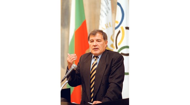 Батето успява да лобира и да събира дивиденти за България, докато е шеф на Българския олимпийски комитет.