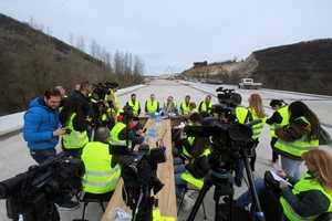 Велико Желев показа къде са авансите от магистрала "Хемус" (Обзор)