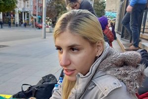 Пневмонията и студът не спряха Габриела да гладува пред съда, но ВКС вече поряза трансхората