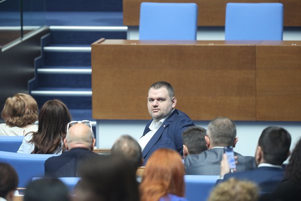 Delyan Peevski was in the parliament on Friday, but remained silent about the tension in the party.