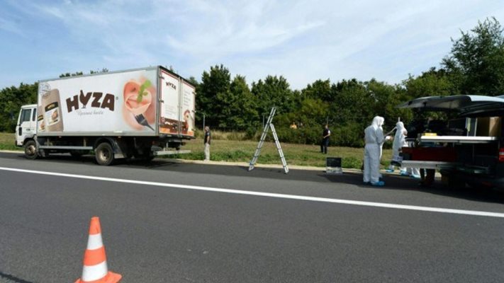Камионът, в който бяха открити мъртвите имигранти