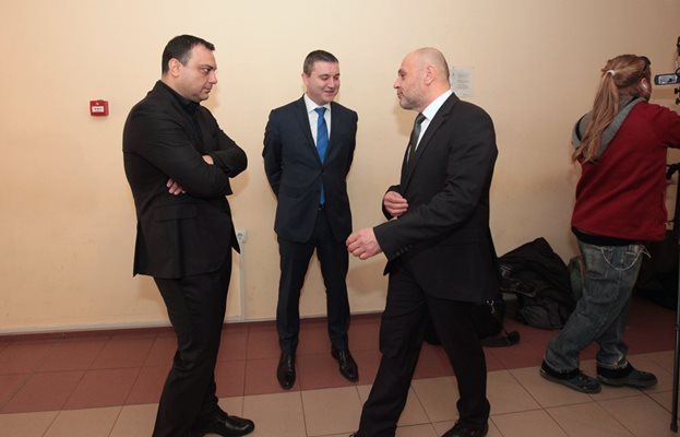 Ивайло Московски, Владислав Горанов и Томислав Дончев чакат реда си за разпит в спецсъда.