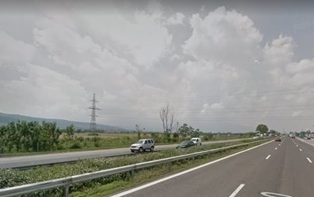 Кола катастрофира на км 347 на магистрала "Тракия" в посока Бургас