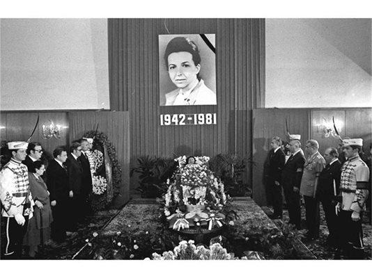 Погребението на Людмила Живкова през юли 1981 г.
СНИМКИ: БТА И "24 ЧАСА"