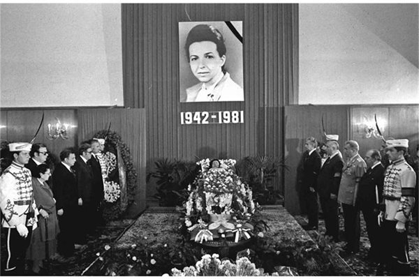 Погребението на Людмила Живкова през юли 1981 г.
СНИМКИ: БТА И "24 ЧАСА"