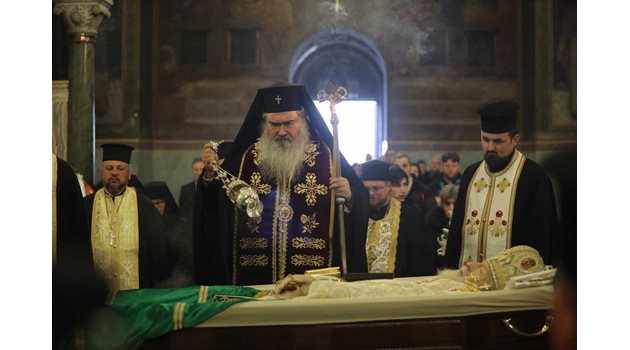 Поклонението пред патриарх Неофит