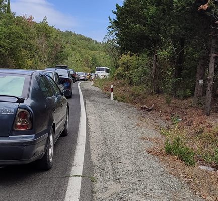 Временно е ограничено движението по път I-9 Обзор – Слънчев бряг при 198-и км СНИМКА: Фейсбук/Виждам те КАТ - ВАРНА