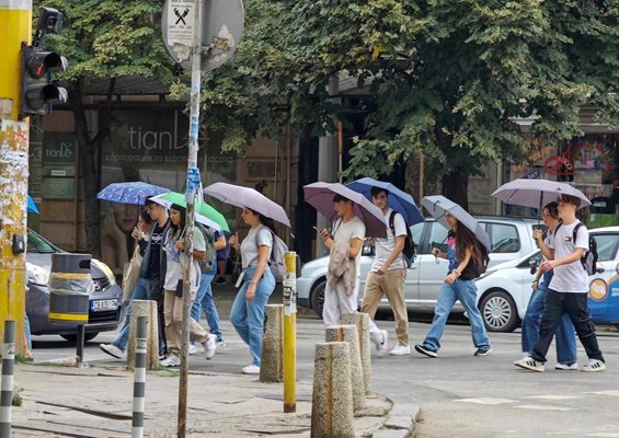 Хладно и

дъждовно

ще е през

следващите дни.

СНИМКИ:

РУМЯНА ТОНЕВА