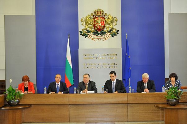 Първото заседание на Националния съвет за тристранно сътрудничество със служебния кабинет бе открито от премиера Георги Близнашки.