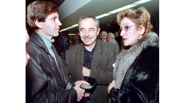 Клара Маринова с Жан Виденов (вляво) и Минчо Коралски (тогава социален министър)