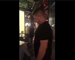 Вижте как сервитьори бият клиент в София (Видео)