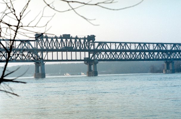 Ремонт на Дунав мост при Русе, движението на граничния пункт в една лента