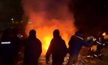 Десетки протестиращи в Украйна нападнаха евакуирани от Ухан (Видео)