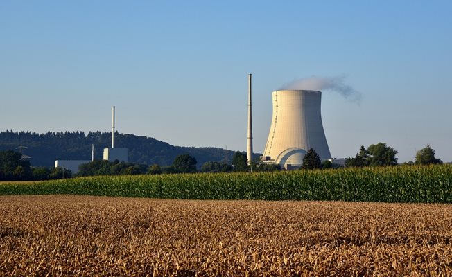 Германия запазва две от трите си атомни централи