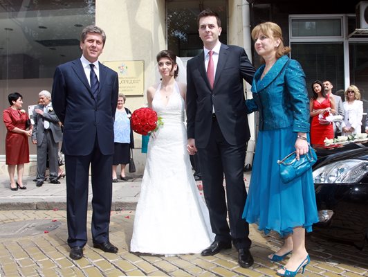 В края на втория си мандат - през 2010 г., Георги Първанов и съпругата му Зорка вдигнаха сватбата на големия си син Владимир и Цветанка.