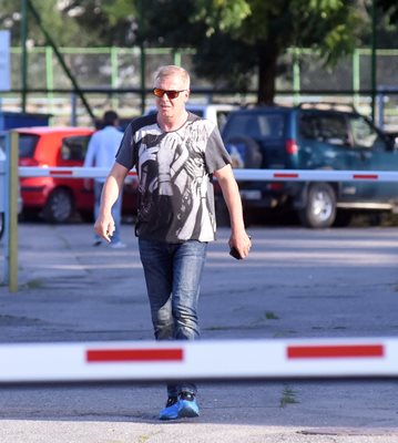 Собственикът на “Левски” Наско Сираков проведе среща с Валери Божинов, след която стана ясно, че нападателят започва тренировки на “Герена”. СНИМКА: ВЕЛИСЛАВ НИКОЛОВ