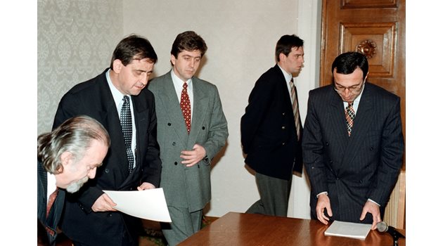 Истината за върнатия от Добрев мандат през 1997 г.: Първанов отказал мандат за правителство още на Коледа 1996 г.