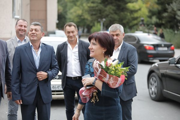 В Лом Караянчева се срещна с членове и симпатизанти на партията. Снимки ГЕРБ