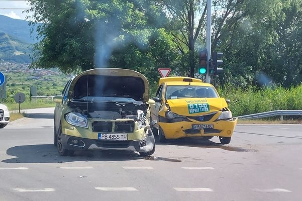 Мъж и три момчета пострадали при катастрофата с такси на Околовръстното на Пловдив