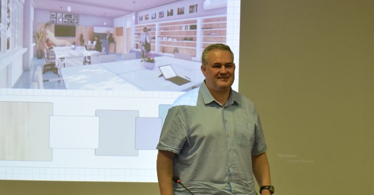 Архитект Красимир Кръстев обясни как трябва да бъде обзаведена една стая в учебно заведение.