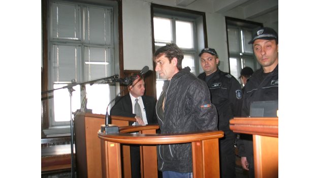 Убиецът Васил Нонов призна вината си и се отърва от доживотен затвор.