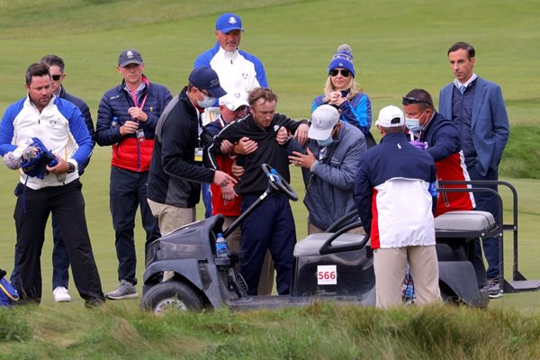 Британският актьор Том Фелтън, придобил попурлярност с участието си в поредицата за Хари Потър, припадна по време на голф мач в Уисконсин
Снимки: Ройтерс