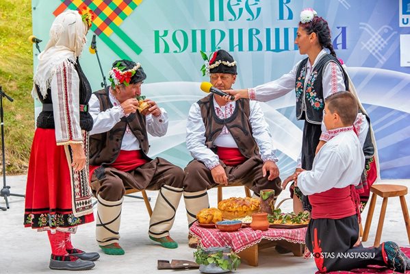 Участници в събора в Копривщица.
Снимка: Община Сливен