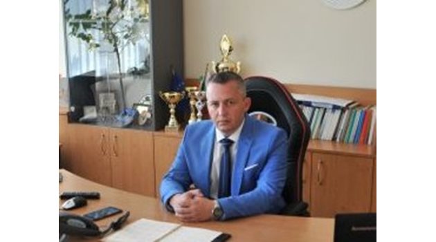 Директорът на ОДМВР-Благоевград ст. комисар Н. Хаджиев.