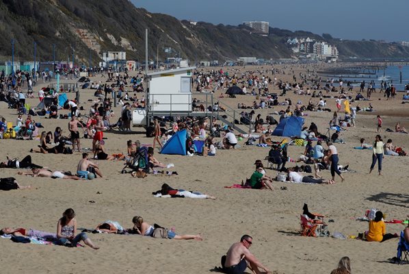 Отпадъчни води замърсиха близо 50 плажа в Англия и Уелс след проливен дъжд