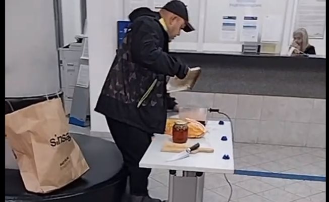 Мъж нахлу в Енергото да направи сандвичи за него и децата си
КАДЪР: facebook/Qvor Pavlov