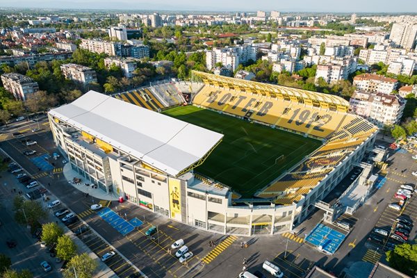 Националите на България приемат Иран на Колежа в Пловдив