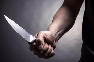 Клошарка, счупила витрина и заплашила с нож охранители в Пловдив, отнесе глоба
