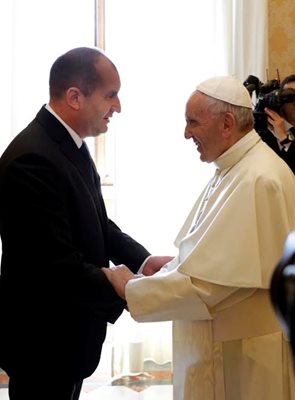 Делегацията ни да бъде само държавна и светска било изискване на протокола на папата, обяви президентът Радев пред "24 часа". Снимка прессекретариат на президента
