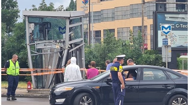 Оглед на катастрофата на кръстовището при бул. “Черни връх” и “Арсеналски”, при която Георги Семерджиев уби две жени.

СНИМКА: НАЙДЕН ТОДОРОВ