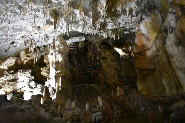 „Добростански бисер“ е най-красивата пещера в Асеновградско.