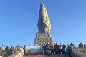 Десетки протестираха в Пловдив с искане за премахване на паметника "Альоша"