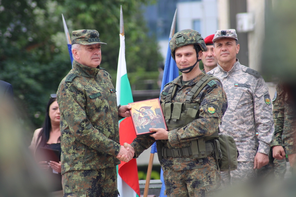 Емил Ефтимов към контингента ни в Косово: Вие сте лицето на българския войник
